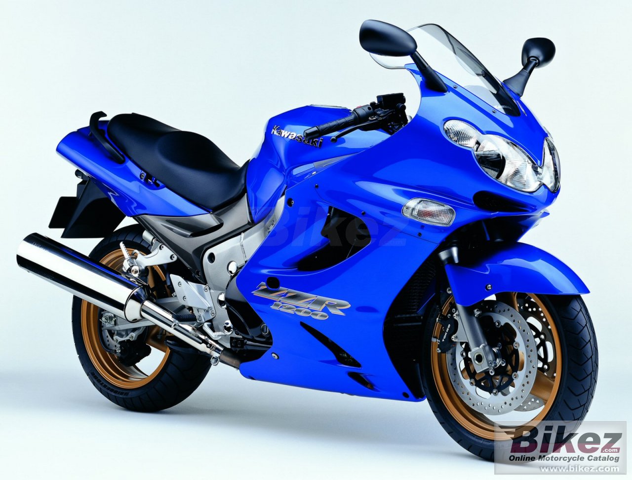Big Kawasaki zzr 1200 picture and wallpaper from Bikez.com